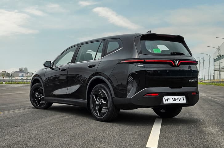 Vinfast VF MPV 7 rear quarter static