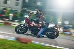 Royal Enfield Guerrilla 450 Apex features 