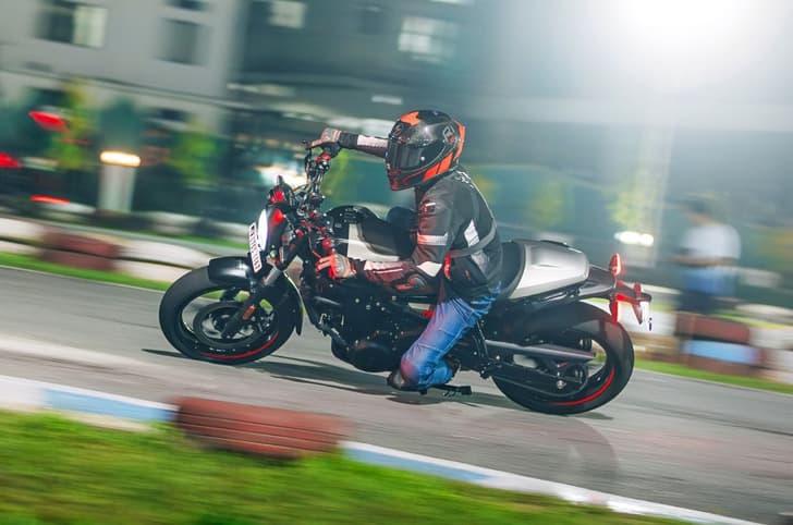 Royal Enfield Guerrilla 450 Apex features