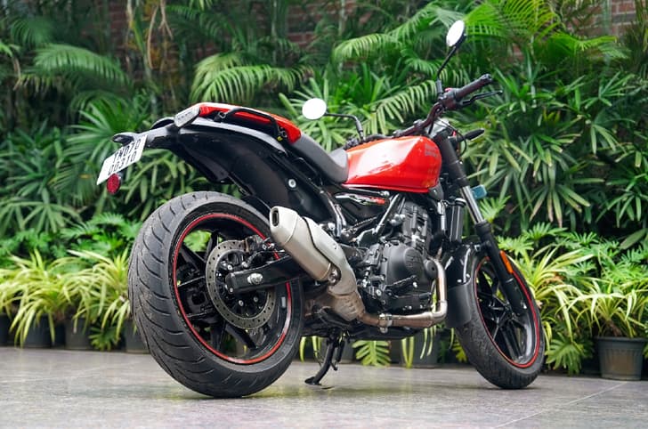 Royal Enfield Guerrilla 450 Apex features 