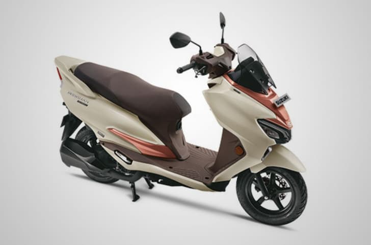 Suzuki Burgman Street Right front three quarter image