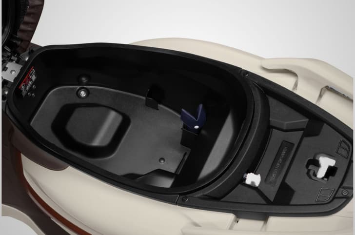 Suzuki Burgman Street underseat storage image