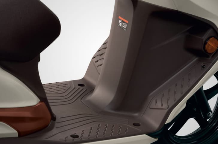 Suzuki Burgman Street floorboard image