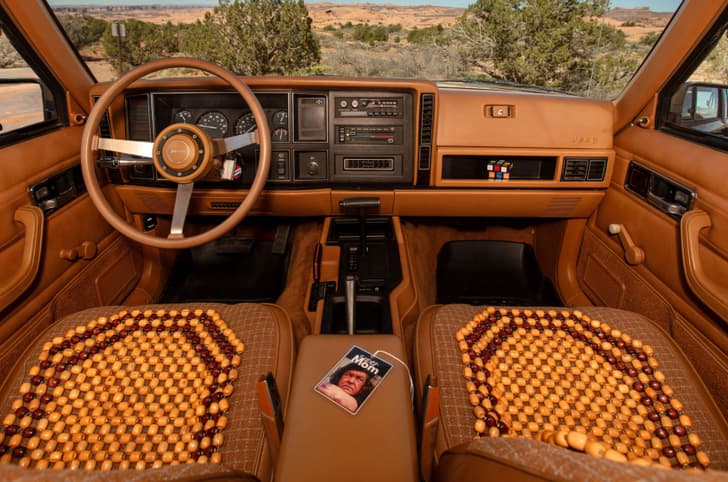 Jeep XJ Pioneer concept interior