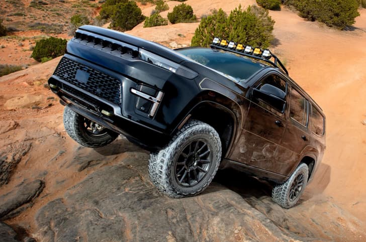 Grand Wagoneer commander concept front quarte static