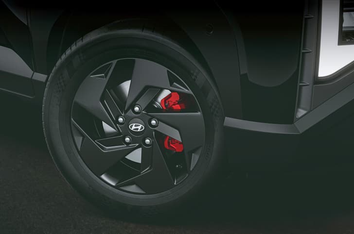Hyundai Venue Knight Edition alloy wheel