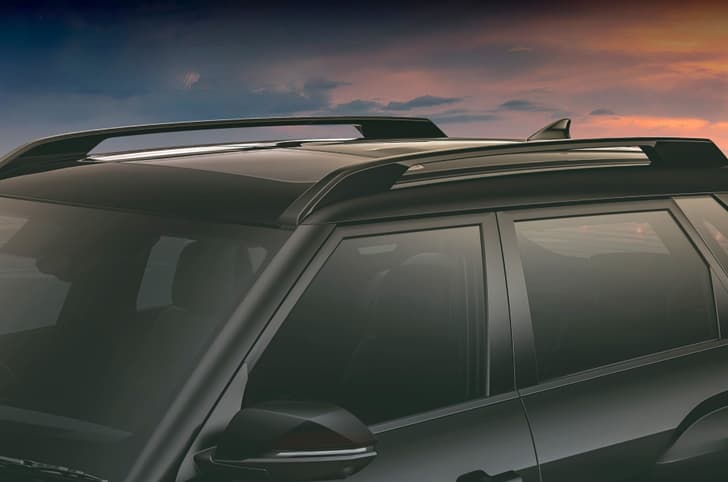 Hyundai Venue Knight Edition roof rails