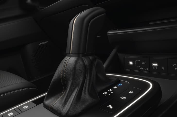 Hyundai Venue Knight Edition gear lever