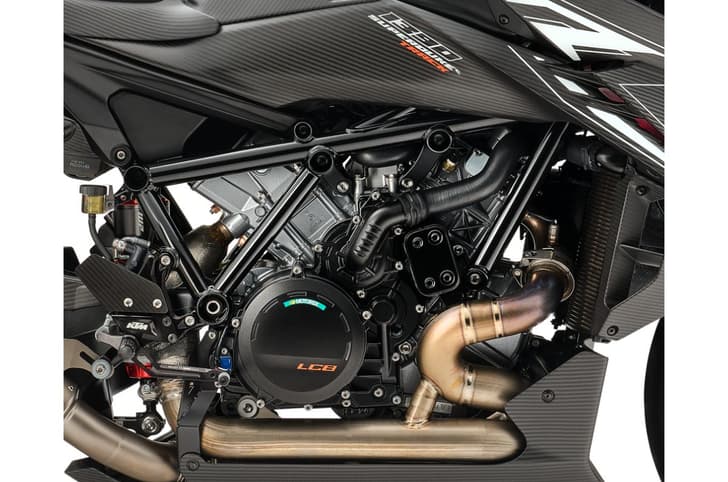 KTM 1390 Super Duke RR Track engine
