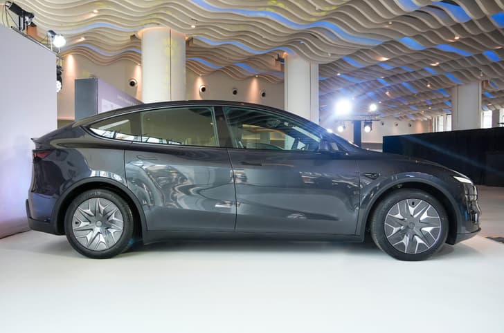 Tesla Model Y L side static