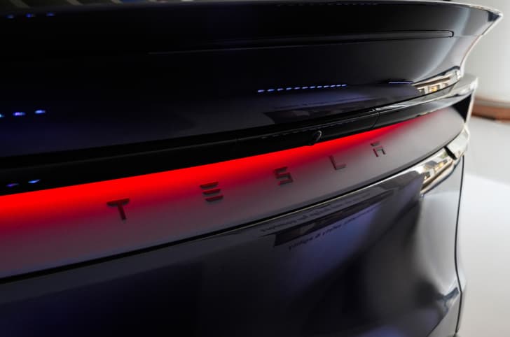 Tesla Model Y L LED tail-lamp