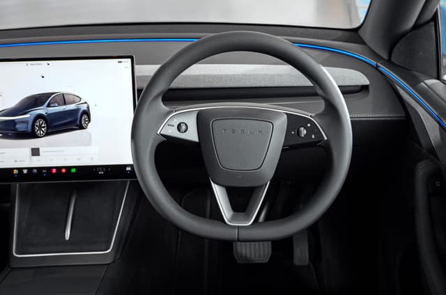Tesla Model Y L steering wheel
