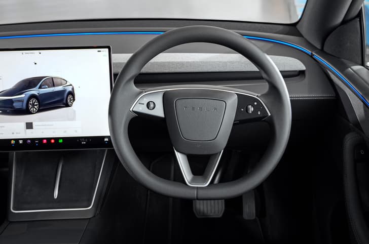 Tesla Model Y L steering wheel