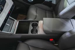 Tesla Model Y L centre console