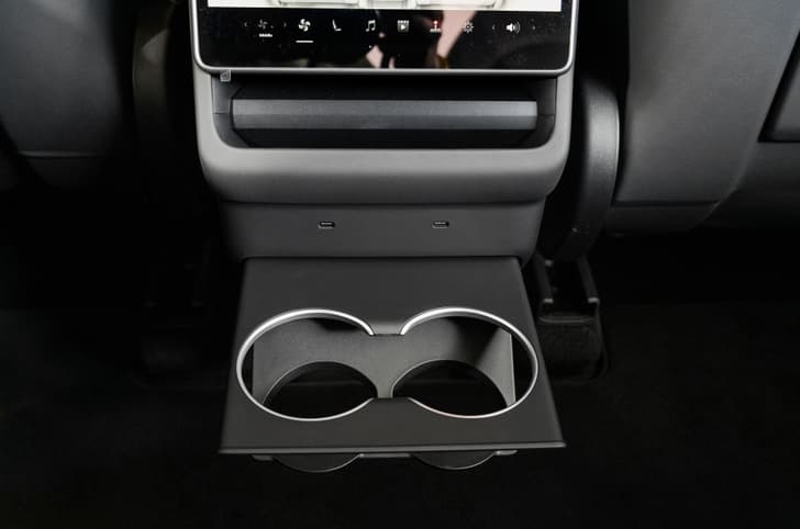 Tesla Model Y L second row cup holders