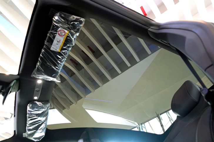 Tesla Model Y L panoramic glass roof