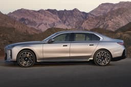 2026 bmw i7 facelift on road