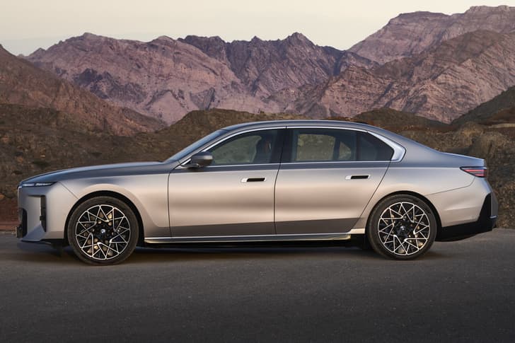 2026 bmw i7 facelift on road