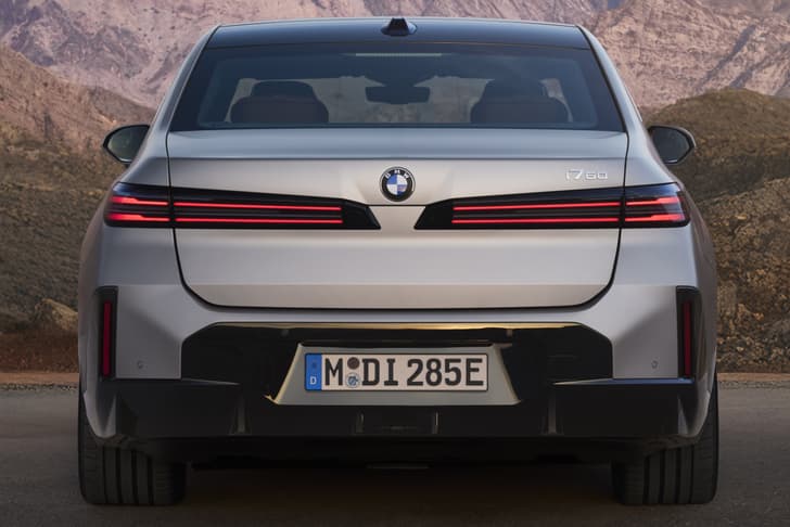 2026 bmw i7 facelift on road