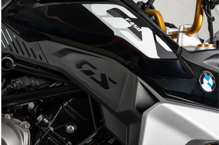 BMW F 450 GS tank badge