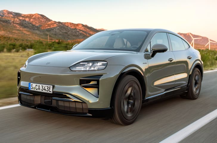 Porsche Cayenne Coupe Electric front three-quarter tracking