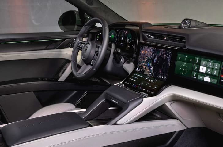 Porsche Cayenne Coupe Electric dashboard