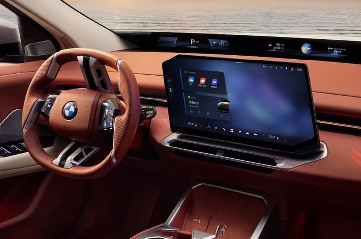 BMW iX3 LWB infotainment display