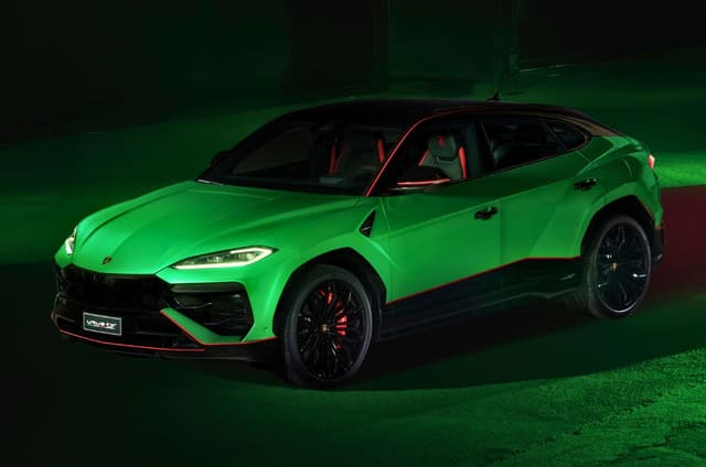 Lamborghini Urus SE Tettonero Capsule front quarter
