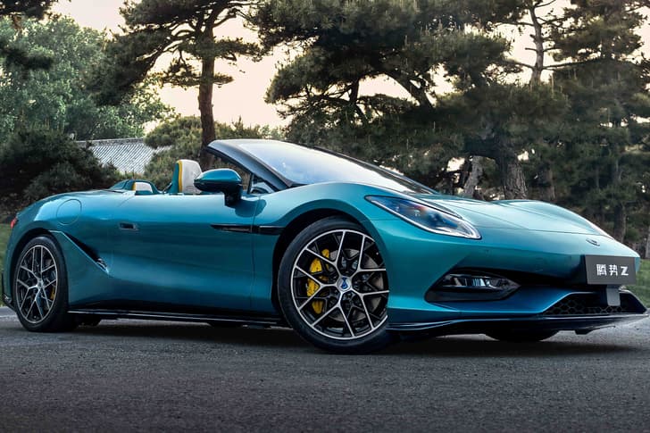 byd denza z convertible on road