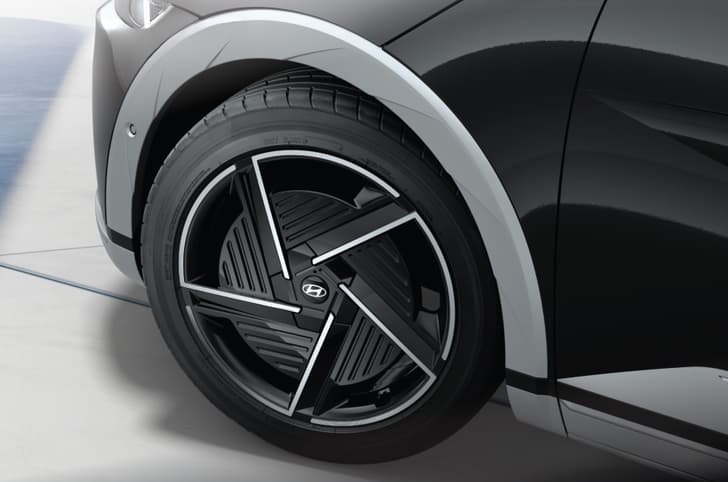 hyundai ioniq 5 facelift in studio