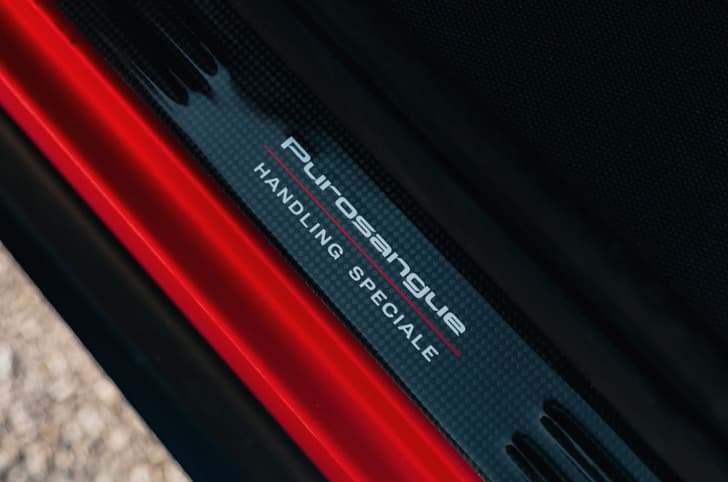 Ferrari Purosangue in Handling Speciale package door sills