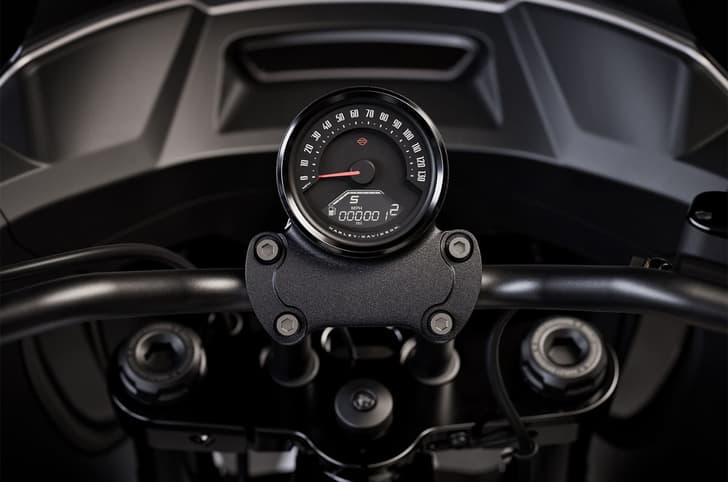 Harley-Davidson Low Rider ST instrument cluster