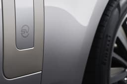 range rover sv ultra in studio