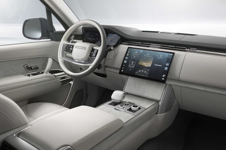 range rover sv ultra in studio