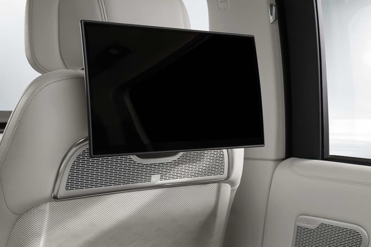 range rover sv ultra in studio