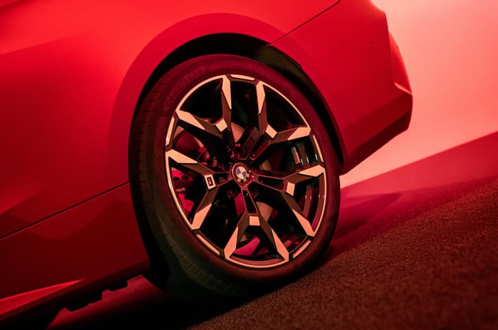 BMW M440i Convertible alloy wheel