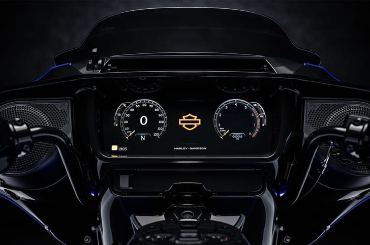  Harley Davidson Street Glide dash