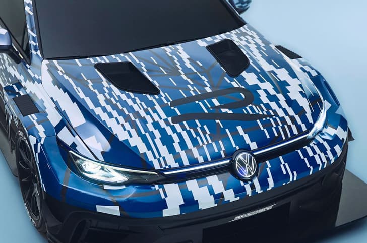 Volkswagen Golf R 24H show car front quarter bonnet