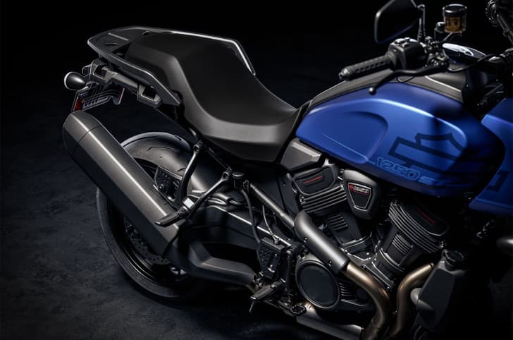 Harley Davidson Pan America 1250 ST seat and tank shot