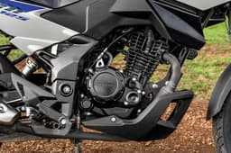 Honda CB125 Hornet features image 