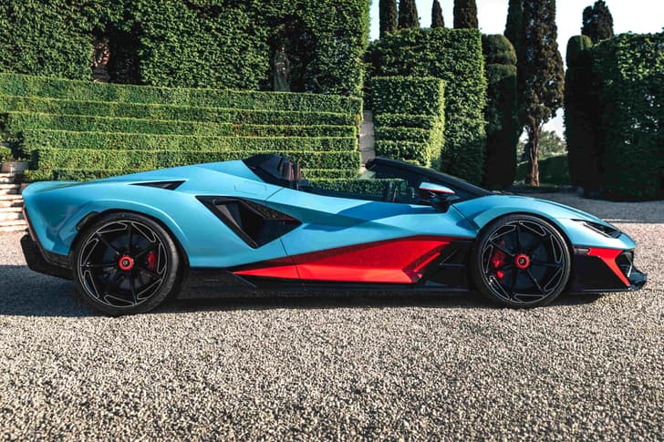 lamborghini fenomeno roadster in garden