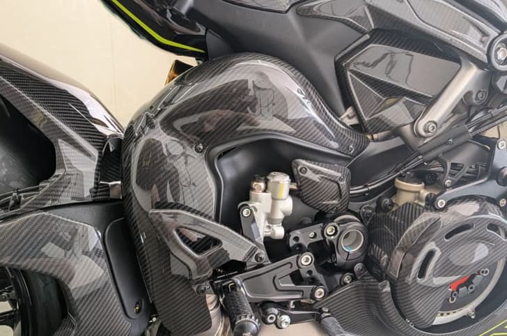 Ducati Panigale V4 Lamborghini edition exhaust routing