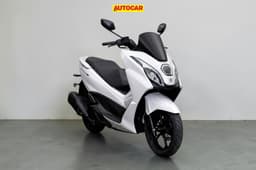 Suzuki Burgman 15 front three quarter image