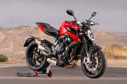 MV Agusta Brutale 800 front three quarter
