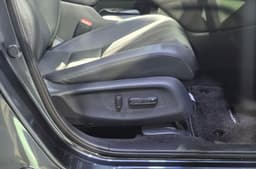 Honda ZR-V powered front seats