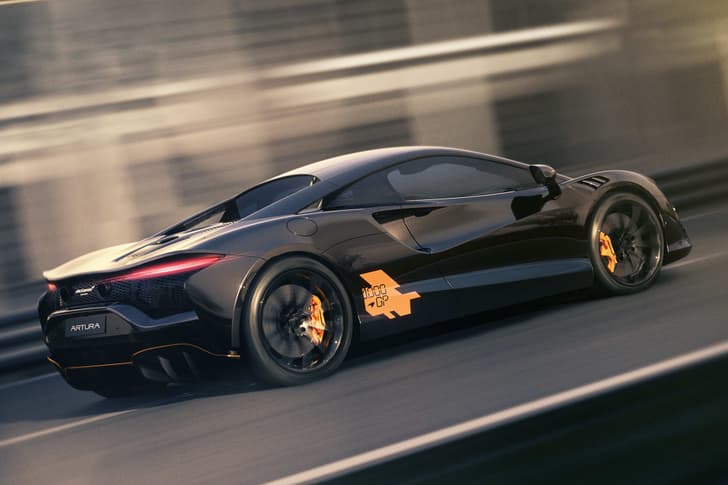 McLaren Artura 1000GP side tracking