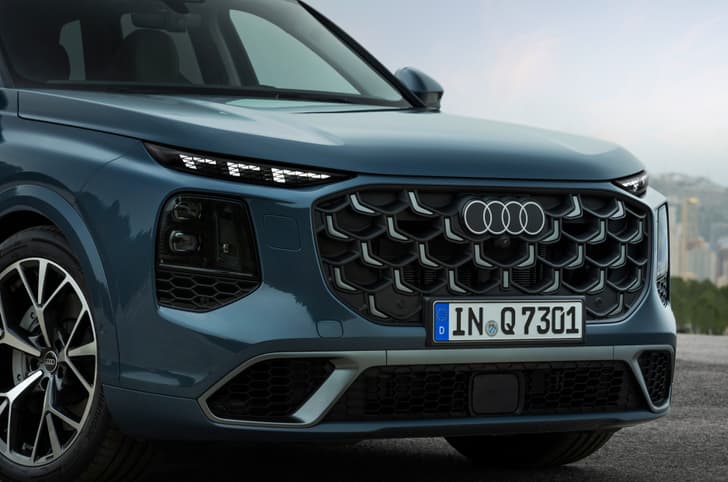 2026 audi q7 on road