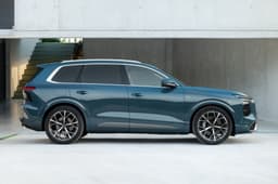 2026 audi q7 on road