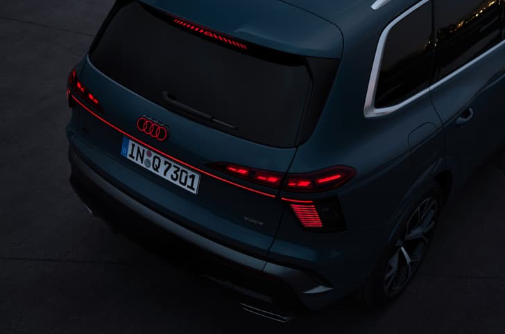 2026 audi q7 on road