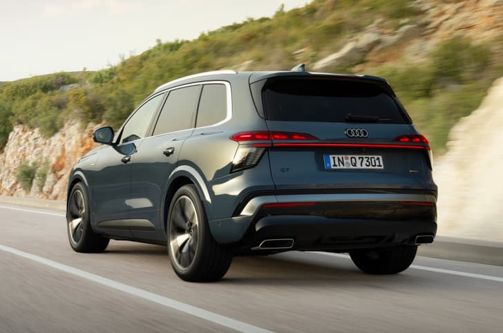 2026 audi q7 on road